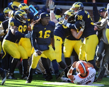 Michigan-Football-Win-Illinois-November-2010.jpg